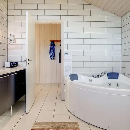 Unto - 25m From The Sea By Interhome * Neksø